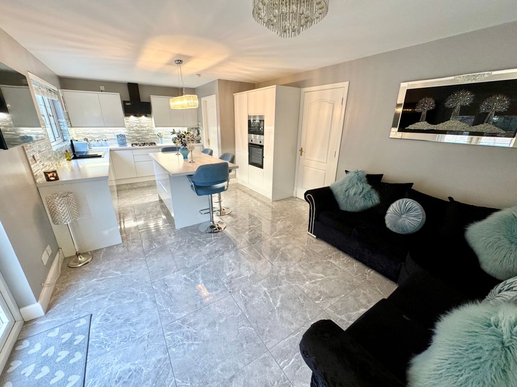 Property photo 2 of 44 Img_2651
