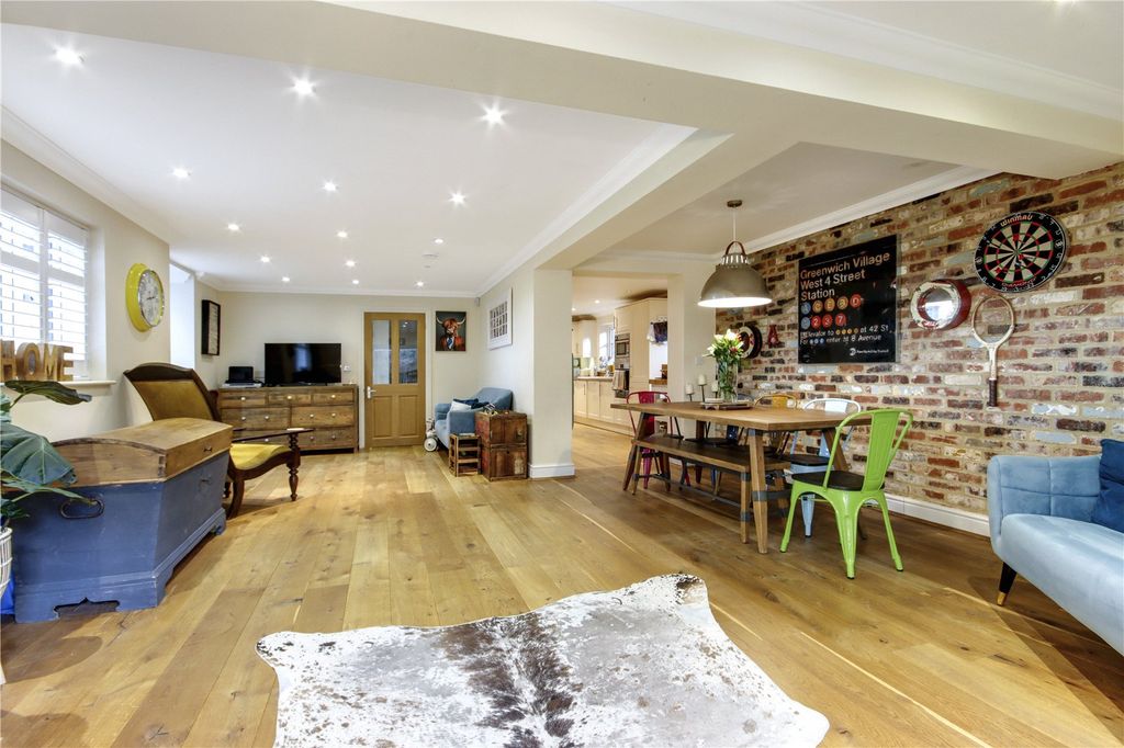 Property photo 2 of 12 Sitting/Dining Room