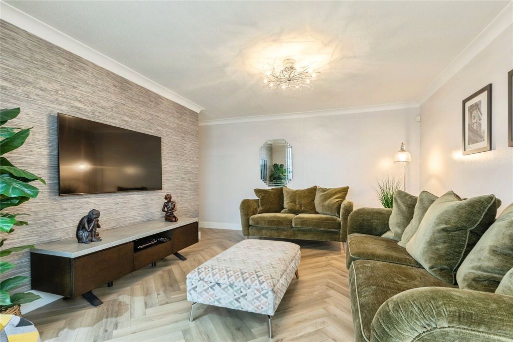 Property photo 2 of 26 Lounge