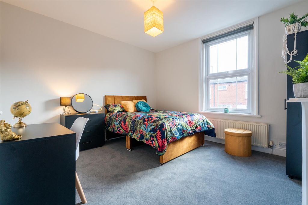 Property photo 3 of 9 30 Upperthorpe Bedroom 1.Jpg