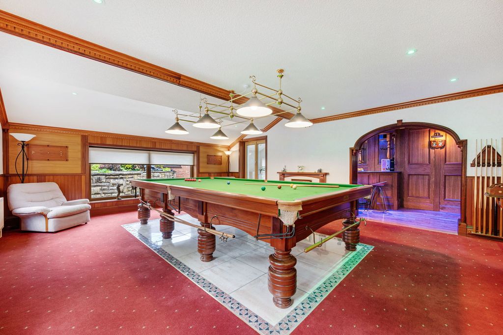 Property photo 3 of 44