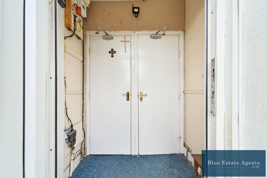 Property photo 2 of 35 Entrance