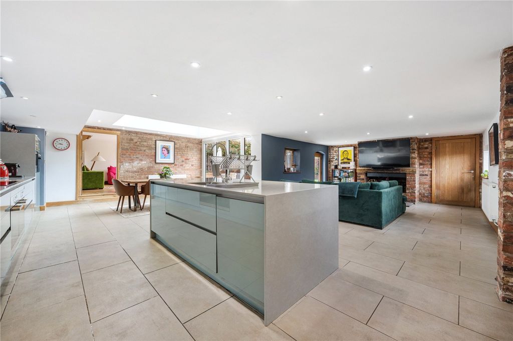 Property photo 3 of 22 Kitchen