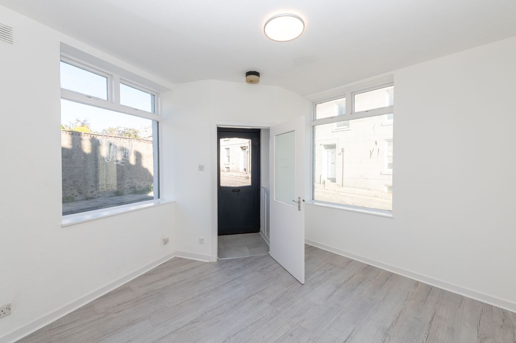 Property photo 2 of 26