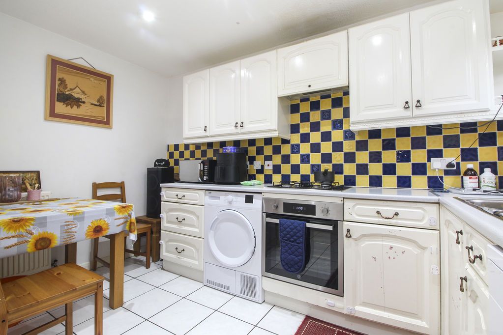 Property photo 2 of 12 Kitchen