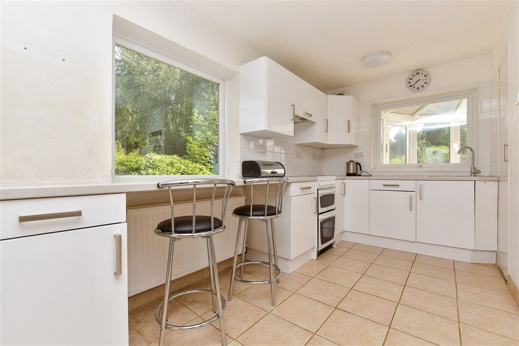 Property photo 3 of 19 Kitchen