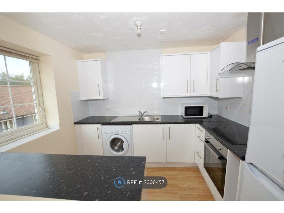 Property photo 3 of 10 Kitchen