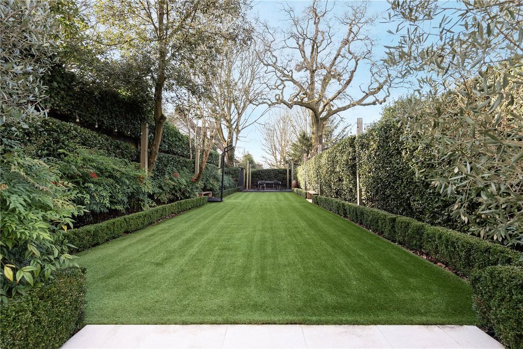 Property photo 3 of 13 Gardens