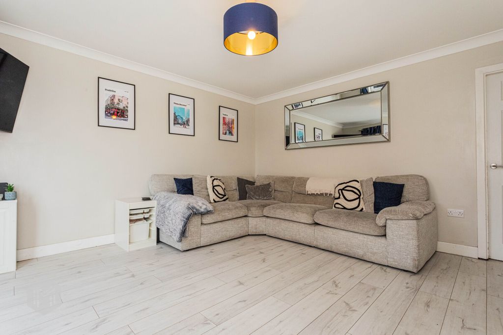 Property photo 3 of 22 Picture No. 18