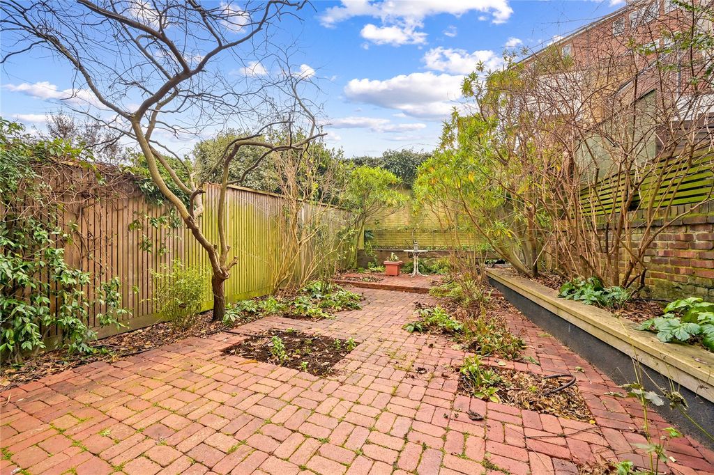 Property photo 3 of 15 Garden