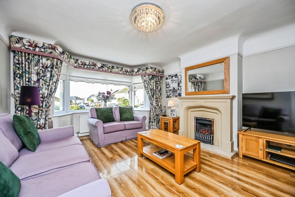 Property photo 3 of 18 Pbox-Img.Jpg