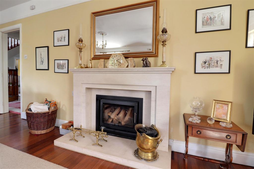 Property photo 3 of 35