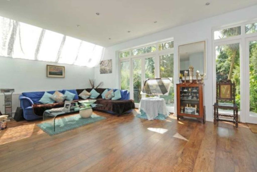 Property photo 1 of 11