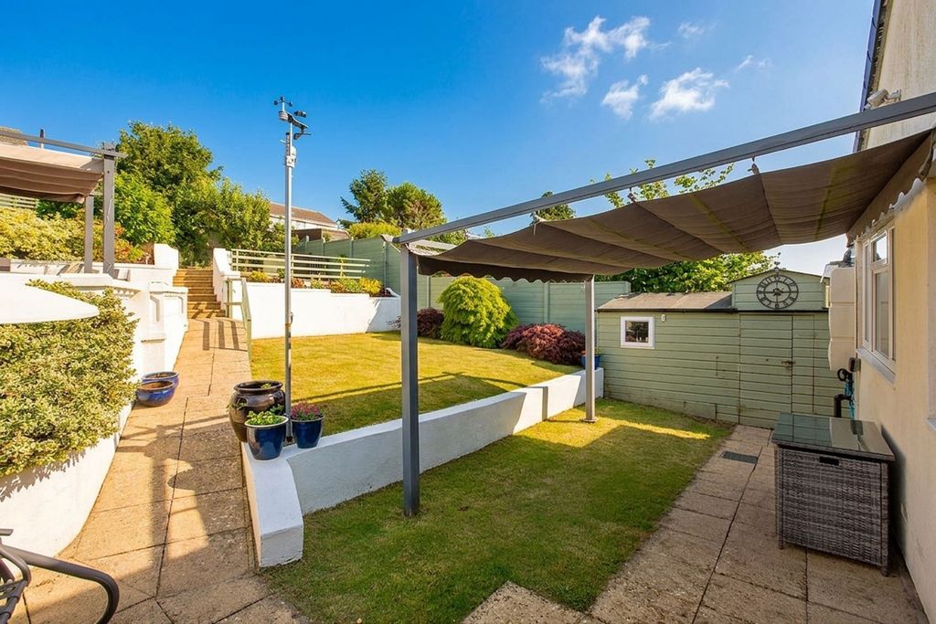 Property photo 2 of 18