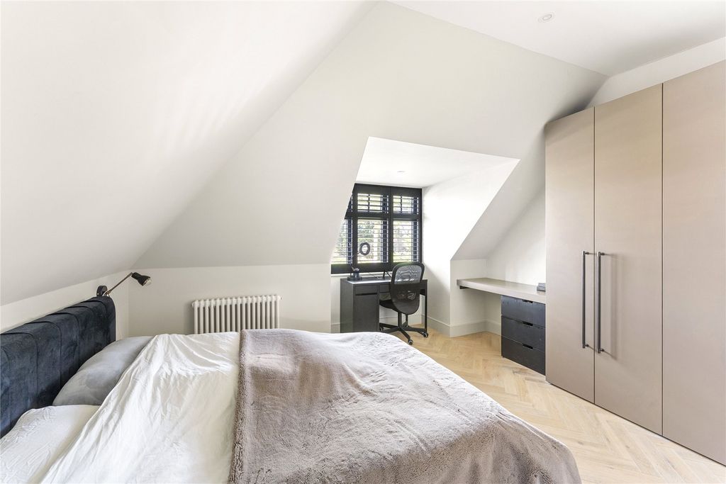 Property photo 3 of 12 Bedroom