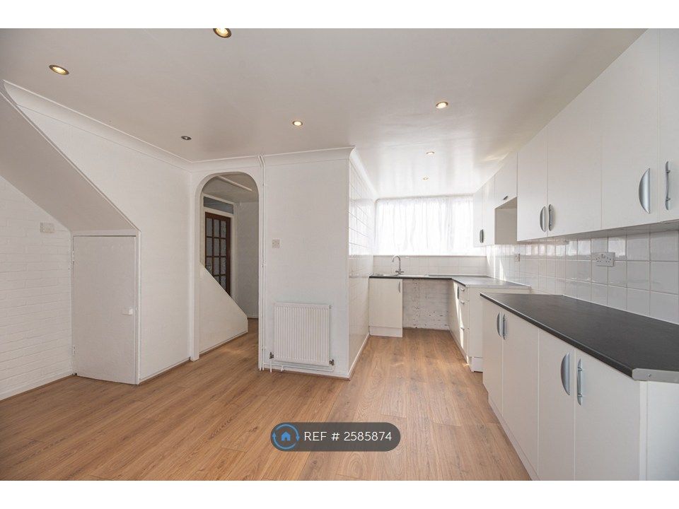 Property photo 1 of 17 Kitchen