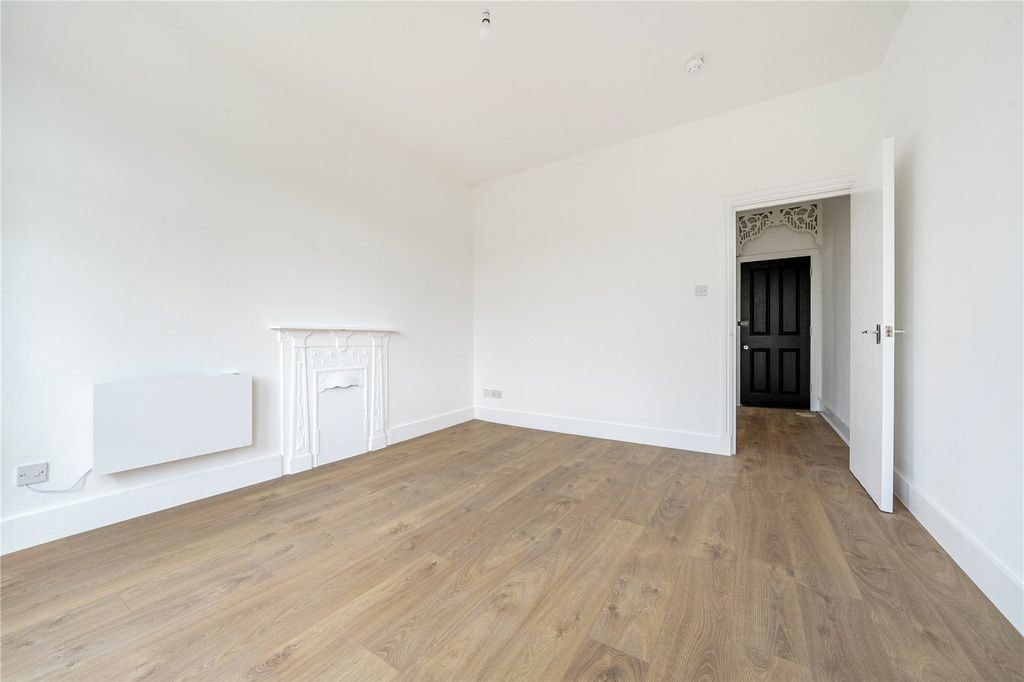 Property photo 3 of 13 Picture No. 02