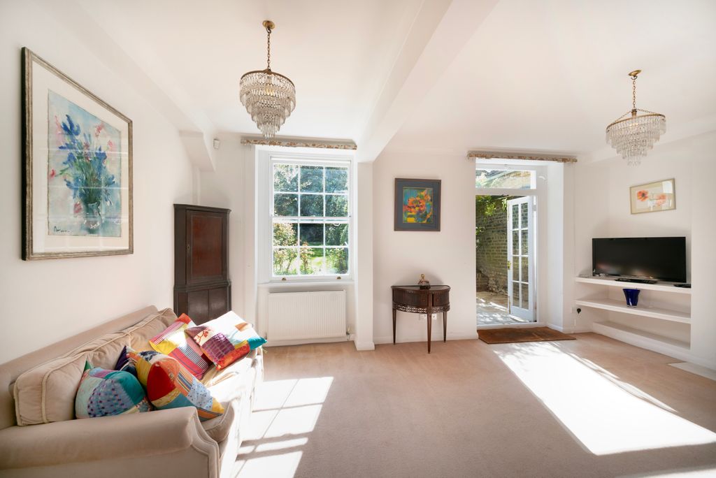 Property photo 2 of 17 Picture No. 11