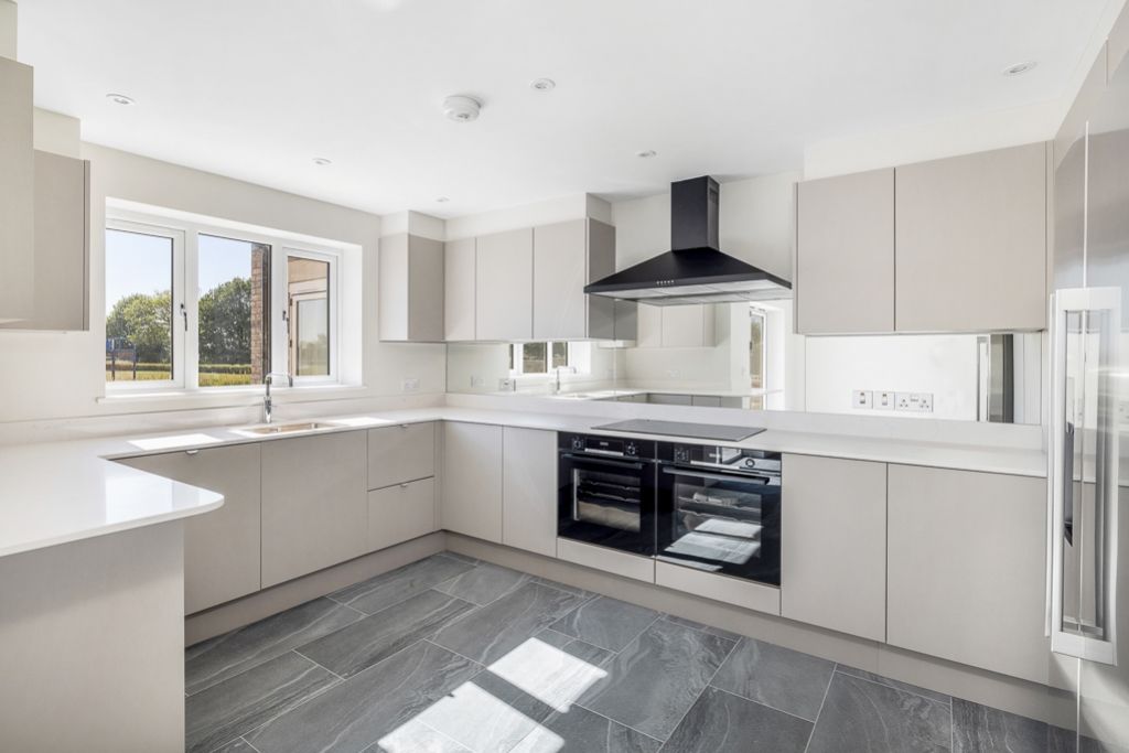 Property photo 2 of 33 Plot 2, Girls School Lane (Butterwick)-16