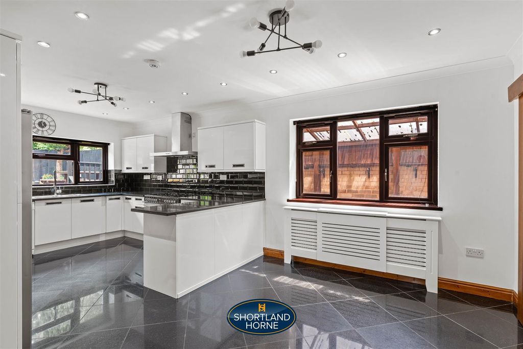 Property photo 3 of 57