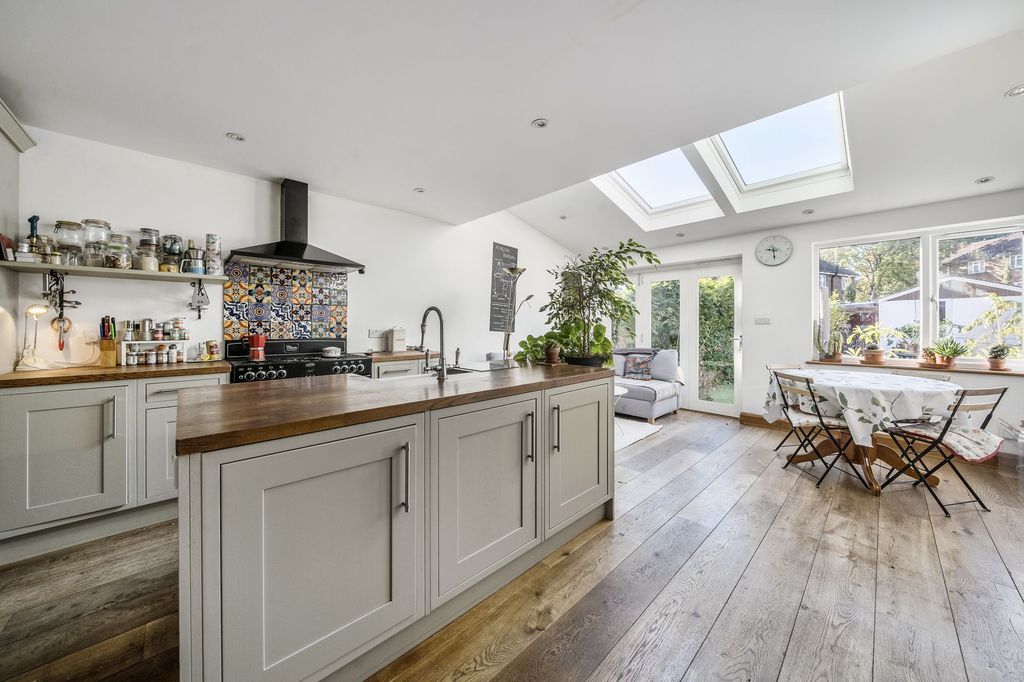 Property photo 2 of 22