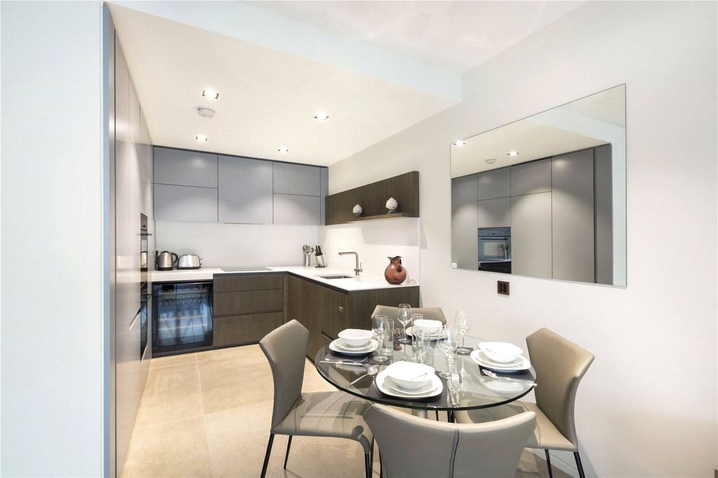 Property photo 3 of 6 Dining Area