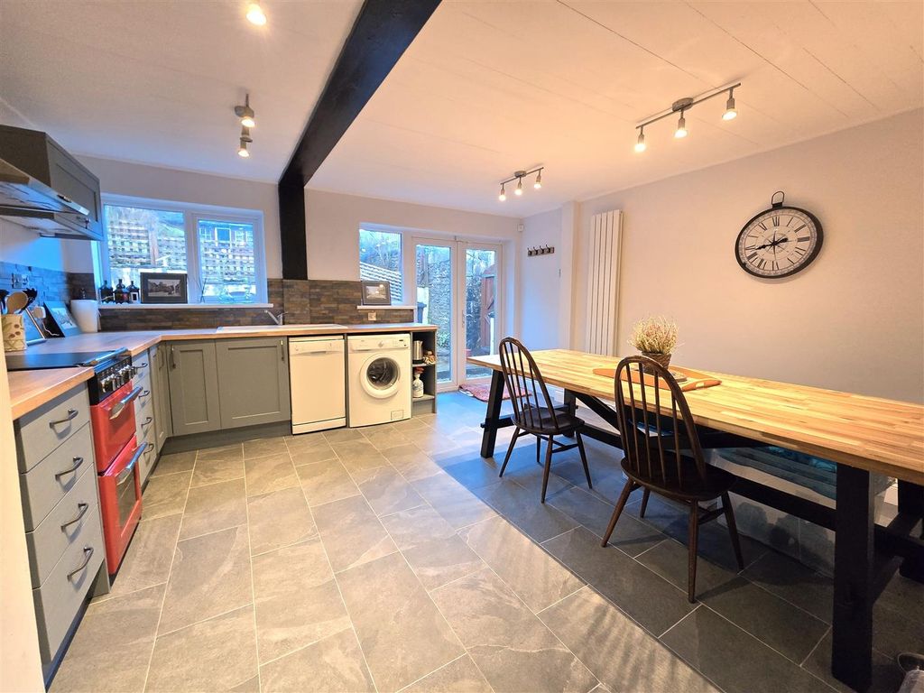 Property photo 3 of 19 Kitchen Diner