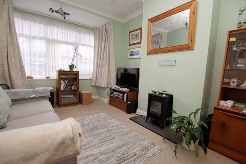 Property photo 3 of 17 Lounge