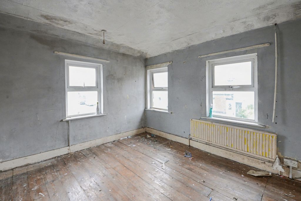 Property photo 3 of 15 12 Maria Street, Harwich, Essex, Co12 3Ht