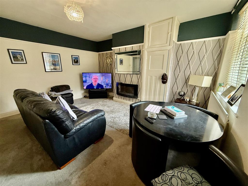 Property photo 2 of 10 Lounge