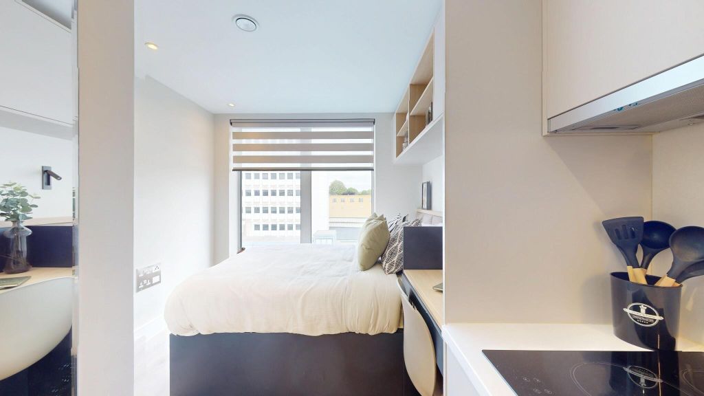 Property photo 1 of 26 Bedroom