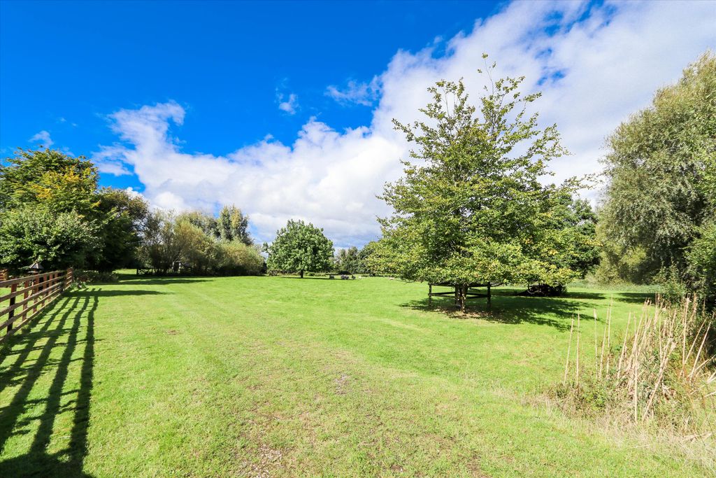 Property photo 2 of 18 Image