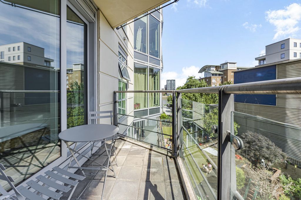 Property photo 3 of 18 Balcony