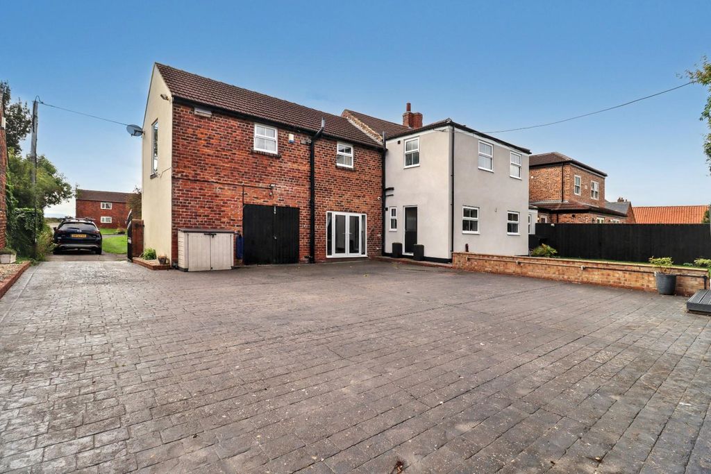 Property photo 3 of 40