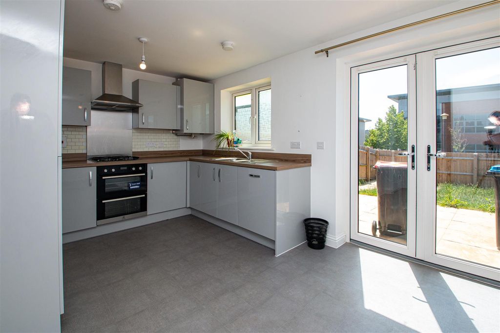 Property photo 2 of 15 Wolvertonmill_1.Jpg