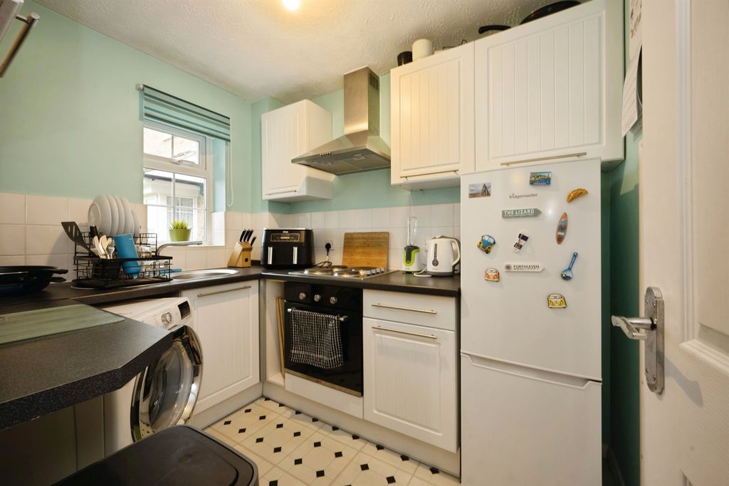 Property photo 3 of 12