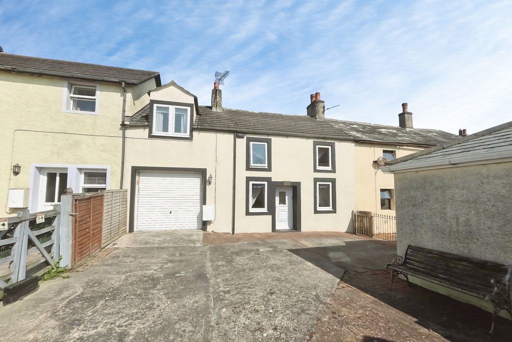 Property photo 1 of 13 Outside