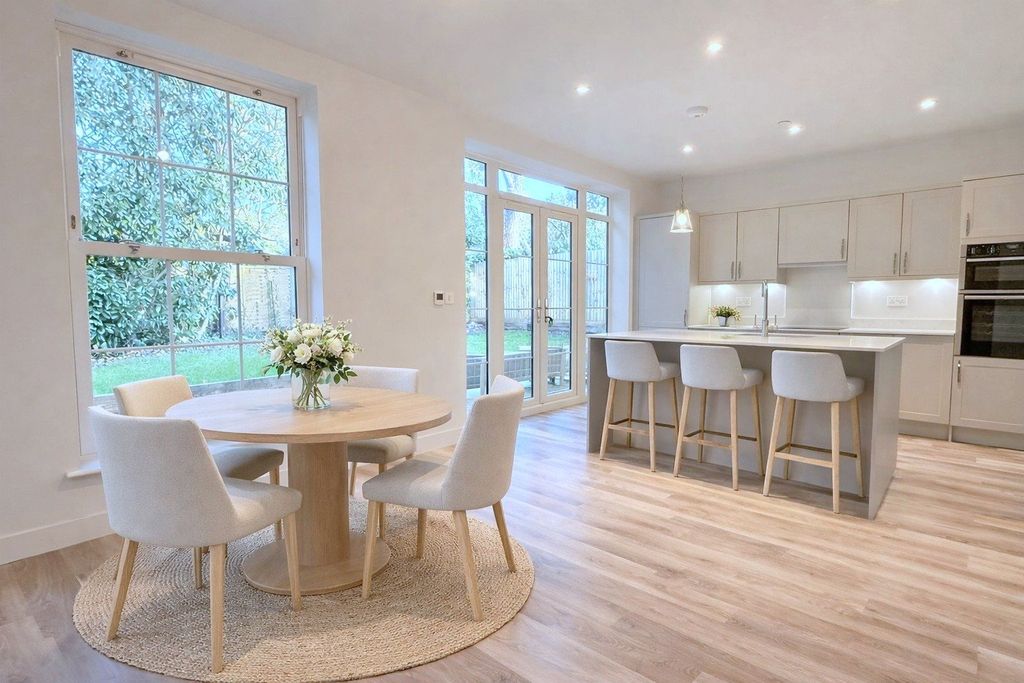 Property photo 2 of 12 Gallery