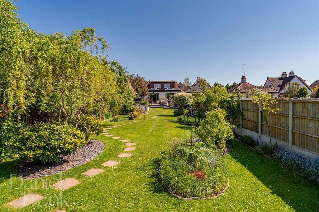 Property photo 1 of 44