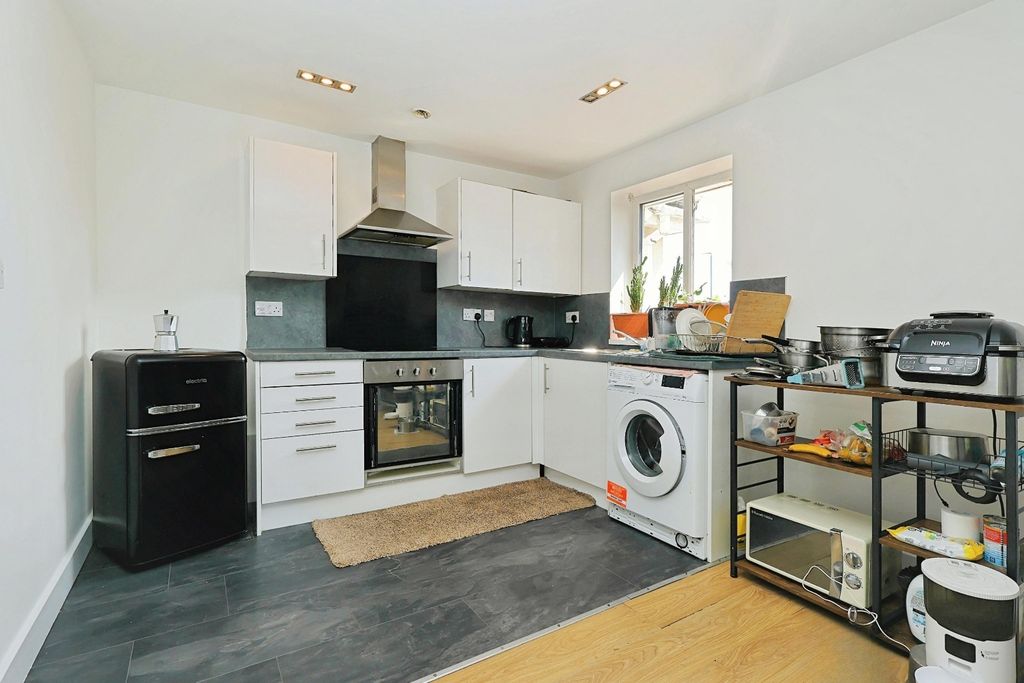 Property photo 2 of 12 Lounge/Kitchen