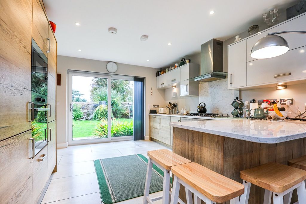 Property photo 2 of 24 Dining Kitchen