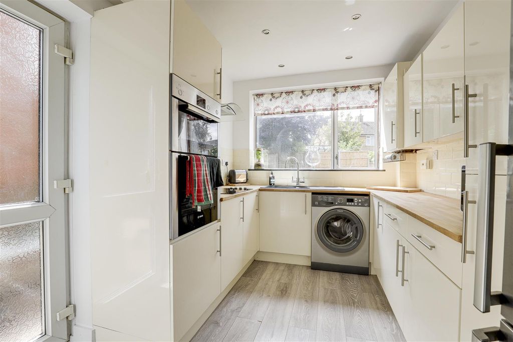 Property photo 3 of 18 9288.Jpg