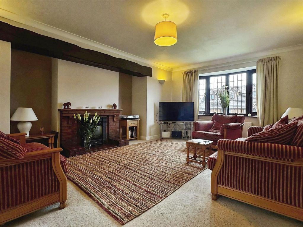 Property photo 3 of 36 Lounge