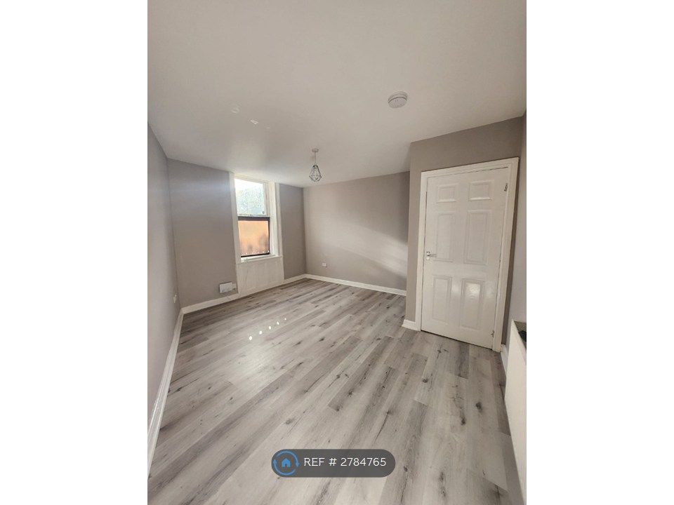 Property photo 3 of 8 Bedroom 1