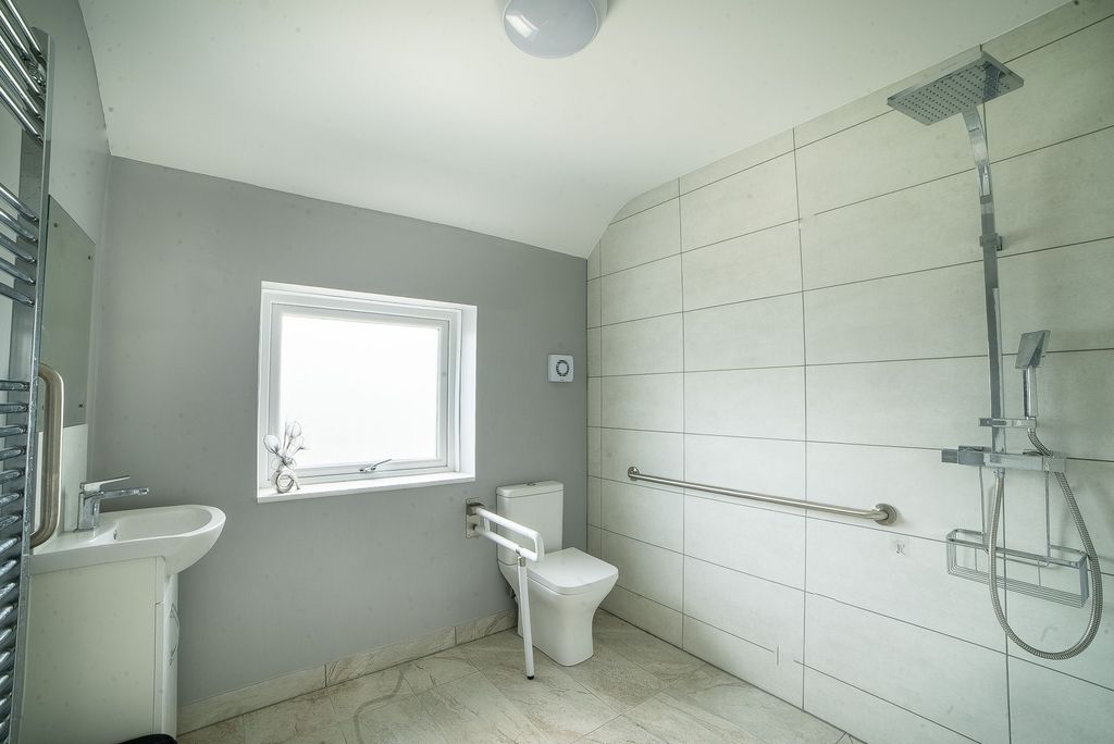 Property photo 2 of 15 Wetroom