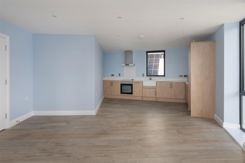 Property photo 3 of 28 Beach Walk, Whitstable