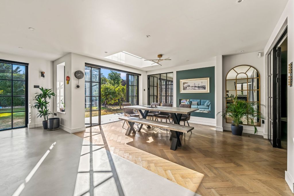 Property photo 3 of 16 Kitchen/Dining