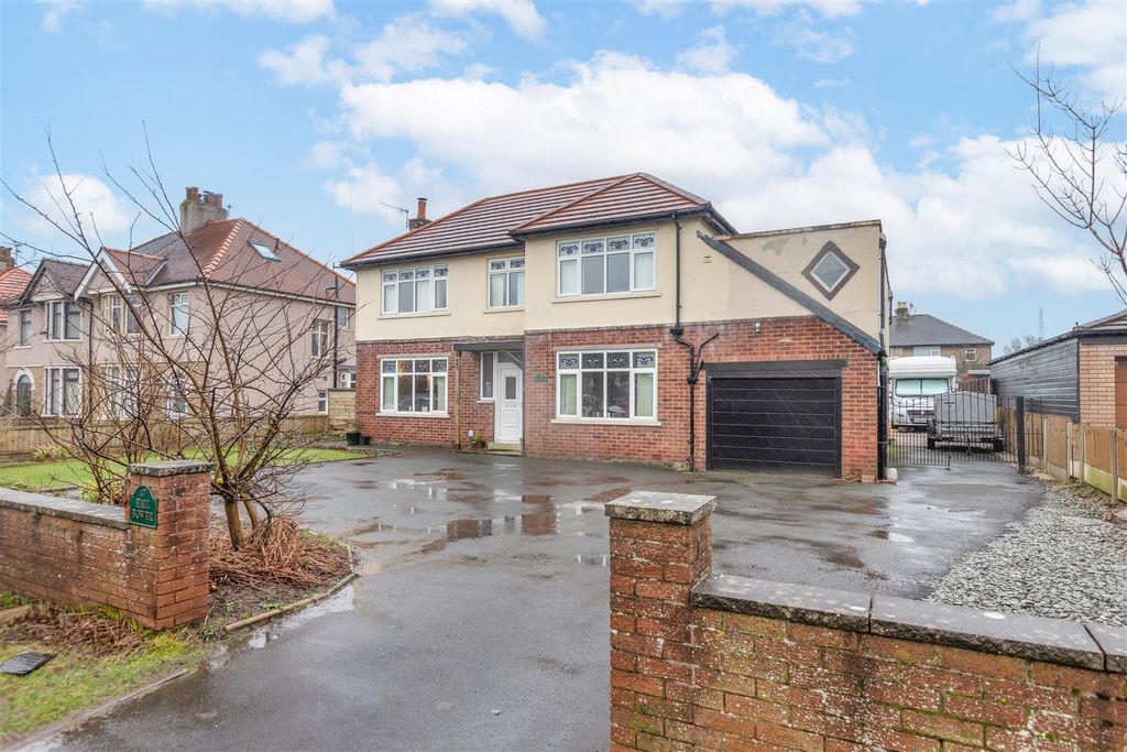 Property photo 1 of 32