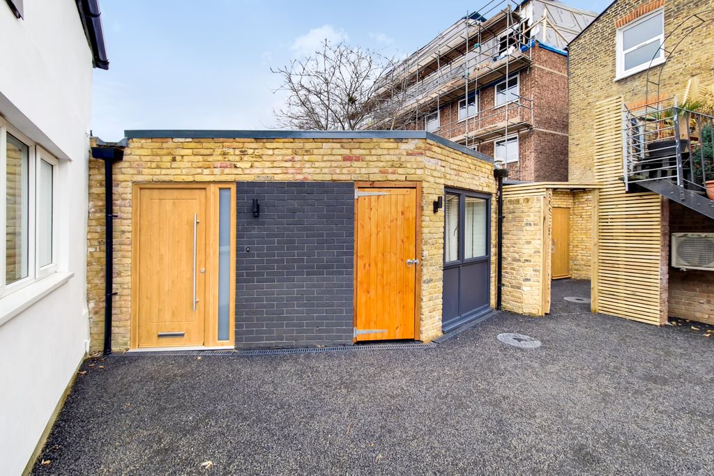 Property photo 1 of 10 External Picture