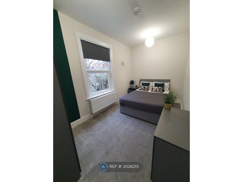 Property photo 1 of 15 Room 6